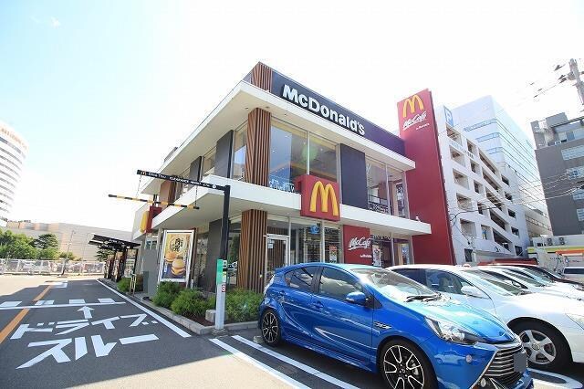 マクドナルド新潟万代店(ファストフード)まで825m カーサ・カラーラ