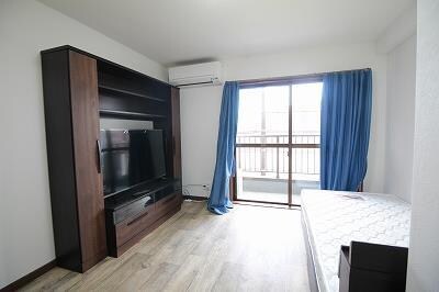 ベッド、カーテンは設備外 ハイツＶ