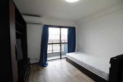 ベッド、カーテンは設備外 ハイツＶ