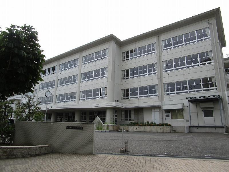 宮浦中学校(中学校/中等教育学校)まで2100m カーネ米山