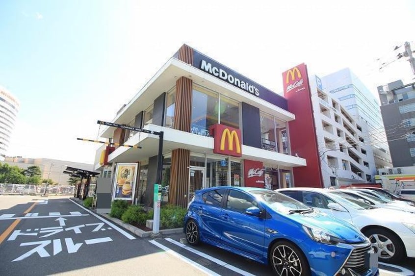 マクドナルド新潟万代店(ファストフード)まで424m コーポラス万代
