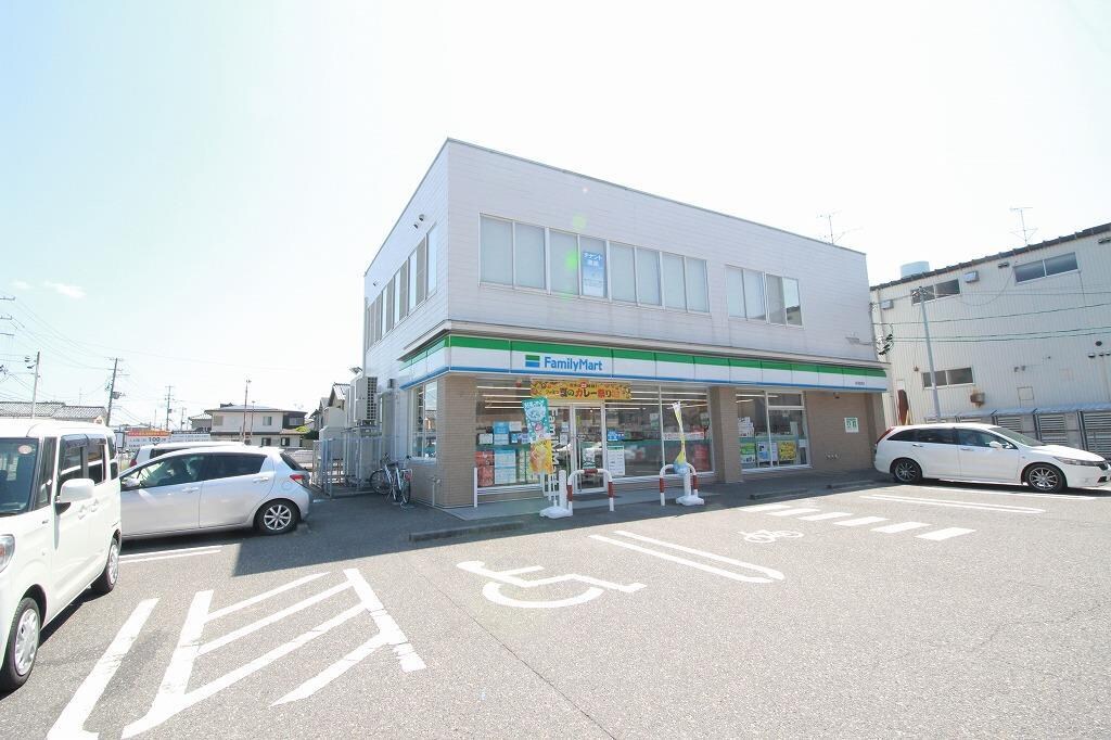 ファミリーマート新潟鐙西店(コンビニ)まで295m マストタウン神道寺