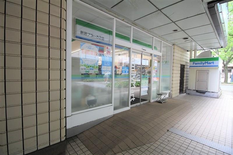 ファミリーマート新潟プラーカ2店(コンビニ)まで214m azalea park sasaguchi