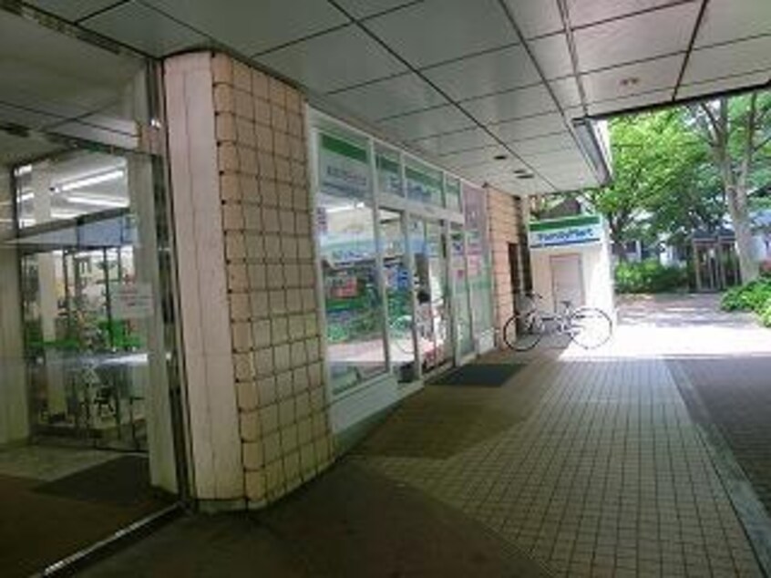 ファミリーマート 新潟プラーカ２店(コンビニ)まで200m エクセレント駅南