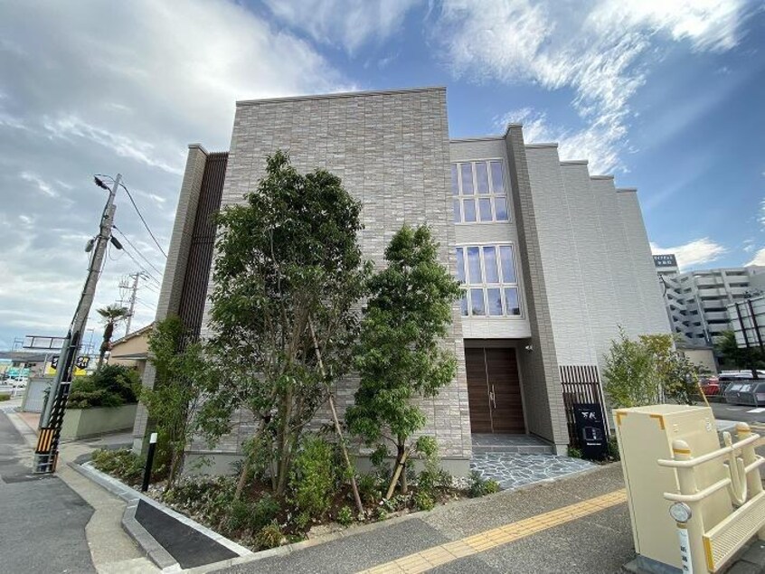  シャーメゾン万代ウェスト