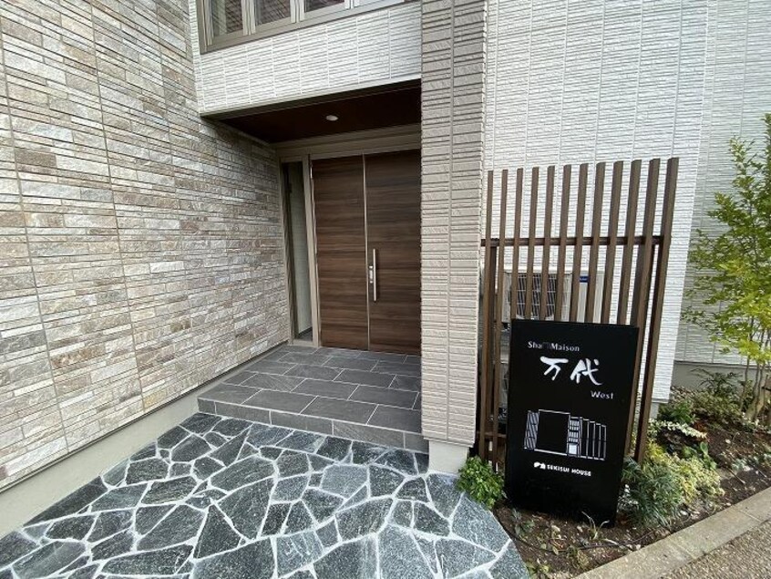  シャーメゾン万代ウェスト