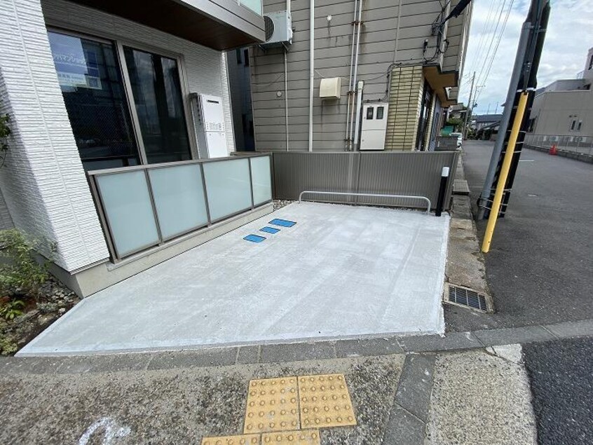  シャーメゾン万代ウェスト