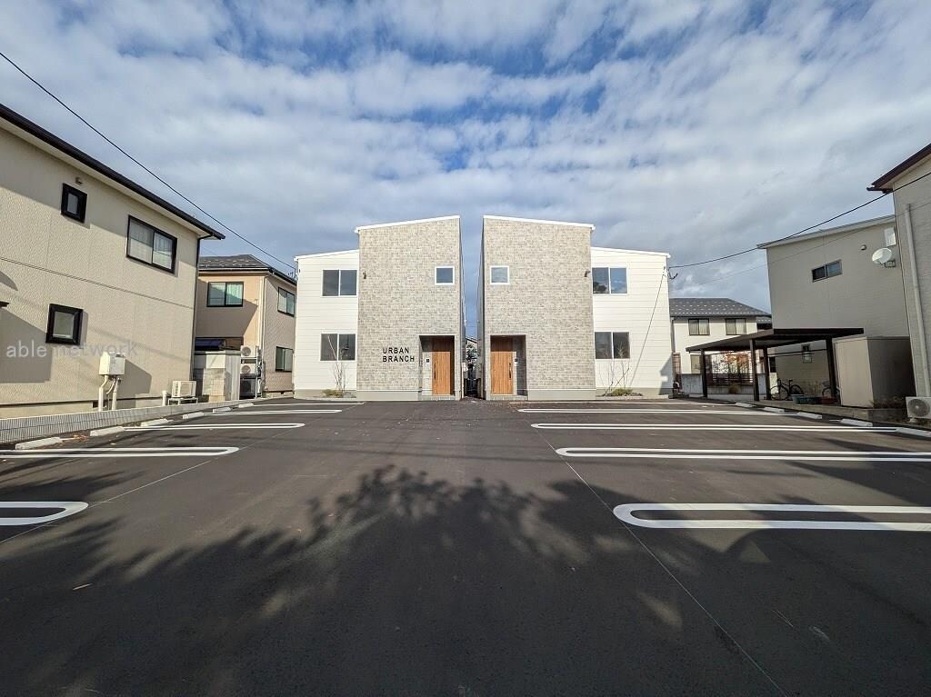 左A棟、右B棟 アーバンブランチ鳥屋野