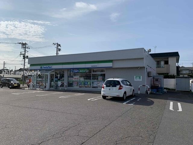 ファミリーマート新潟河渡本町店(コンビニ)まで608m サンヒルズ有楽