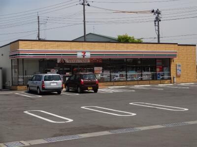 セブンイレブン新潟すみれ野店(コンビニ)まで243m サンロイヤルすみれ野