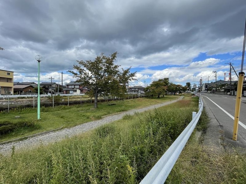 新栗の木緑地(公園)まで1090m カザーク山木戸