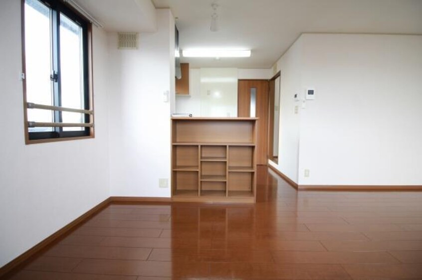  ロイヤルタウン松崎B