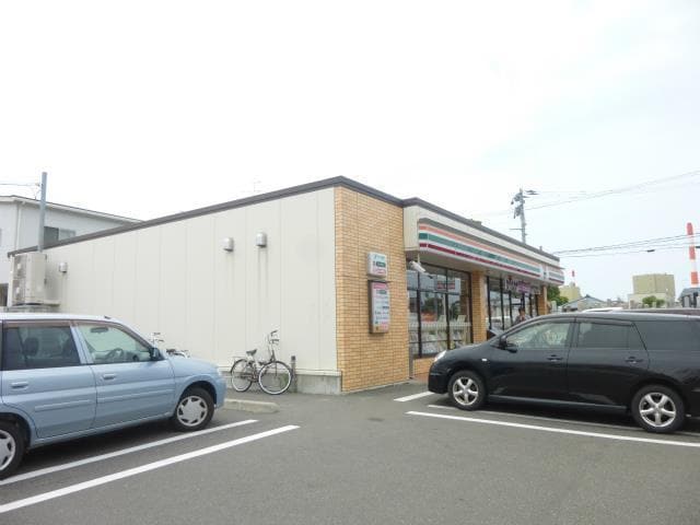 セブンイレブン新潟山木戸店(コンビニ)まで715m スプリングハイツ