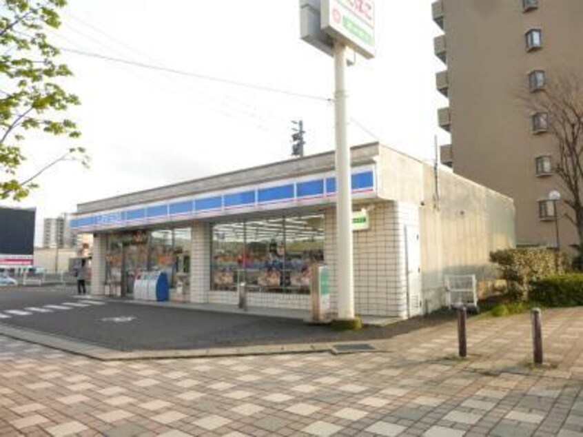ローソン新潟中島店(コンビニ)まで734m ロベリア