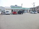 ファミリーマート新潟寺山二丁目店(コンビニ)まで557m ベルトピア新潟２５