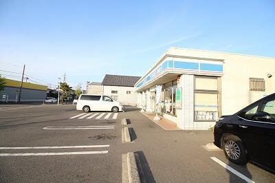 ローソン新潟南紫竹1丁目店(コンビニ)まで808m ハイツひかり
