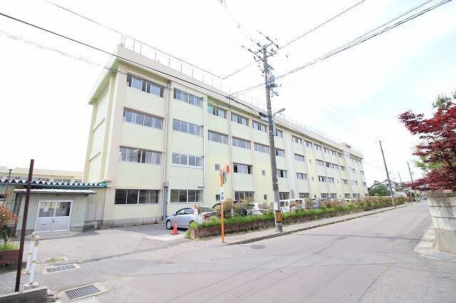 新潟市立石山中学校(中学校/中等教育学校)まで1290m ハイツひかり