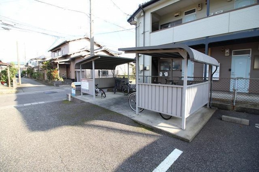 駐輪場 リビングカメリアＡ