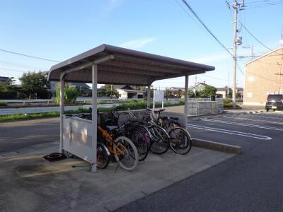 自転車置き場 クレスト楓