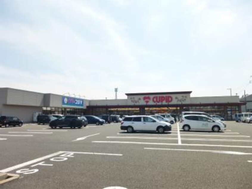 キューピット南紫竹店(スーパー)まで711m サンロイヤルＡ