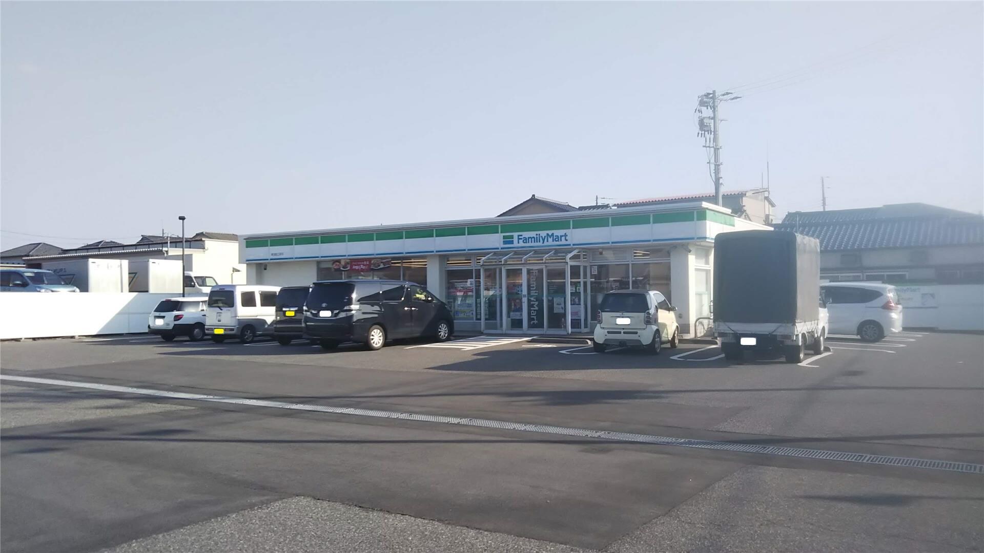 ファミリーマート新潟船江町店(コンビニ)まで745m シエスタI