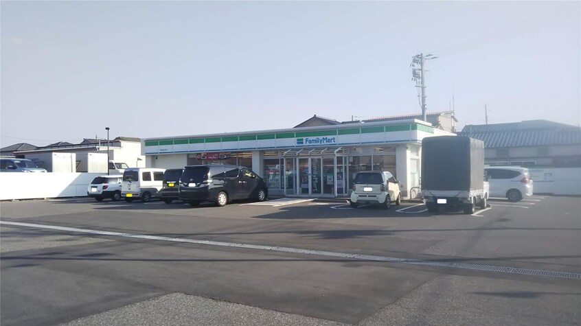 ファミリーマート新潟船江町店(コンビニ)まで820m シエスタII