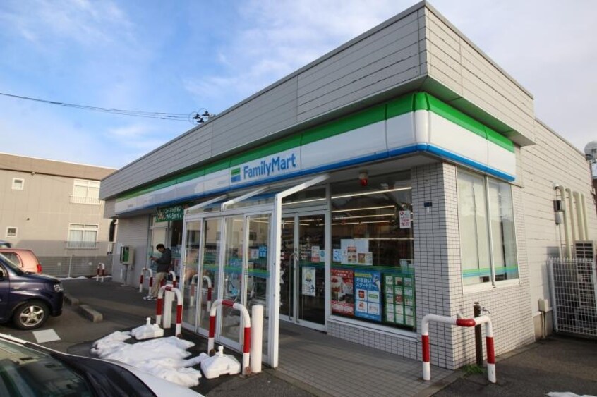 ファミリーマート新潟中野山店(コンビニ)まで1225m リヴェールＴ