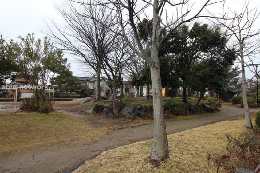 萌木野公園(公園)まで450m グランディール萌木野Ａ