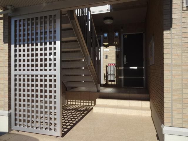 共用部玄関前。 ロイヤルリーク松崎Ａ・Ｂ