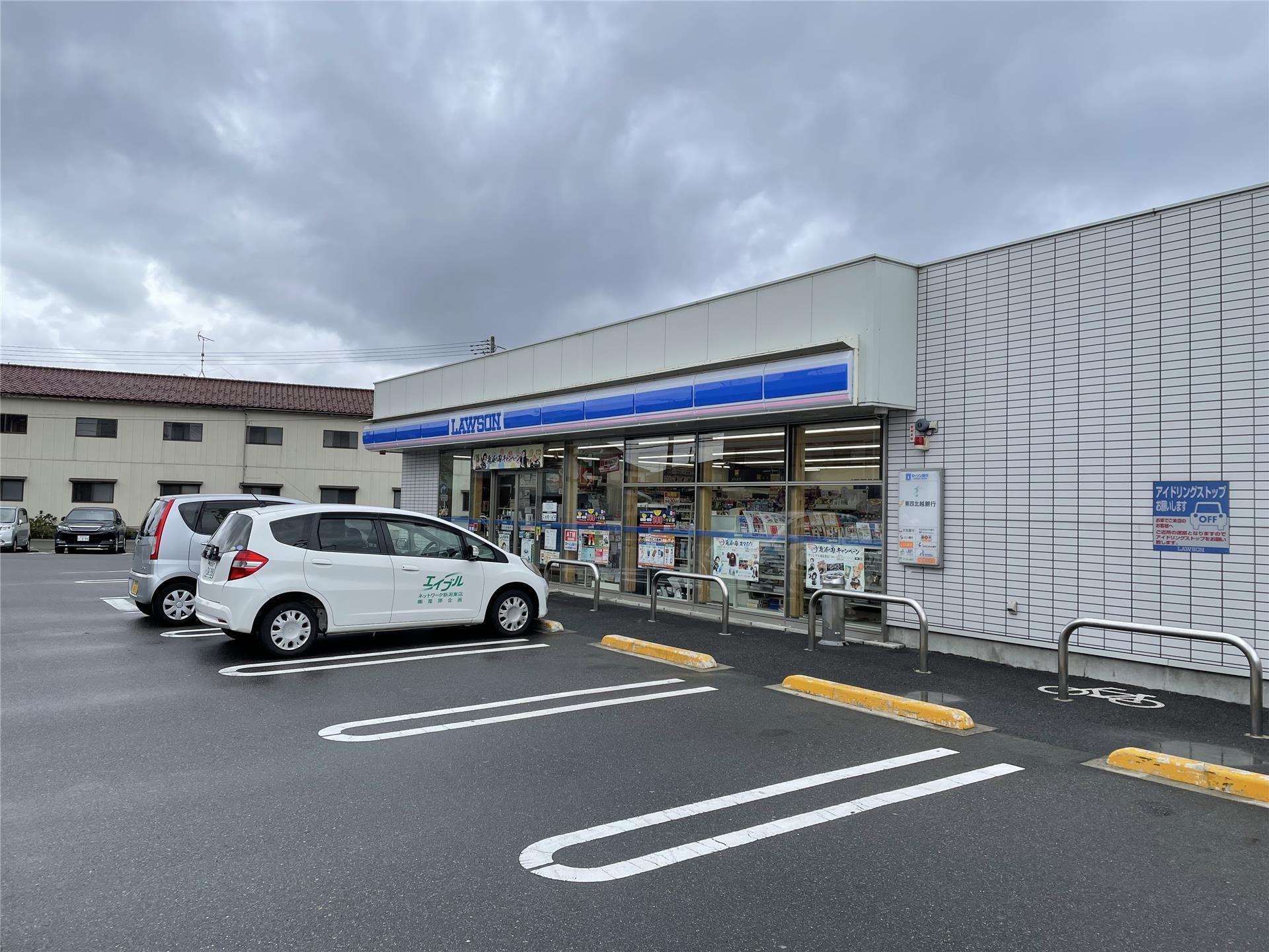 ローソン新潟中木戸店(コンビニ)まで353m クレアールI