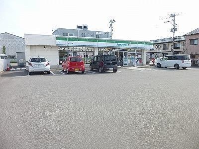 ファミリーマート新潟寺山二丁目店(コンビニ)まで572m サンモールニューセブン