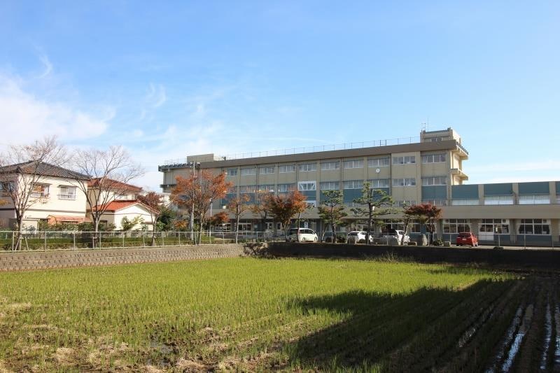 新潟市立大形中学校(中学校/中等教育学校)まで1881m イースト　イン