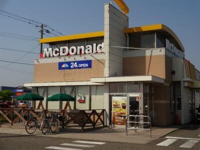 マクドナルド49号横越店(ファストフード)まで775m CASA　LUMINOSA（カサ　ルミノーサ）