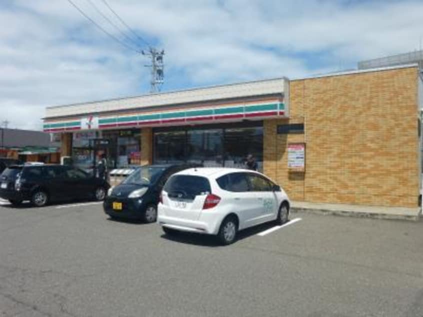 セブンイレブン新潟逢谷内店(コンビニ)まで738m パレスアクアマリン大形