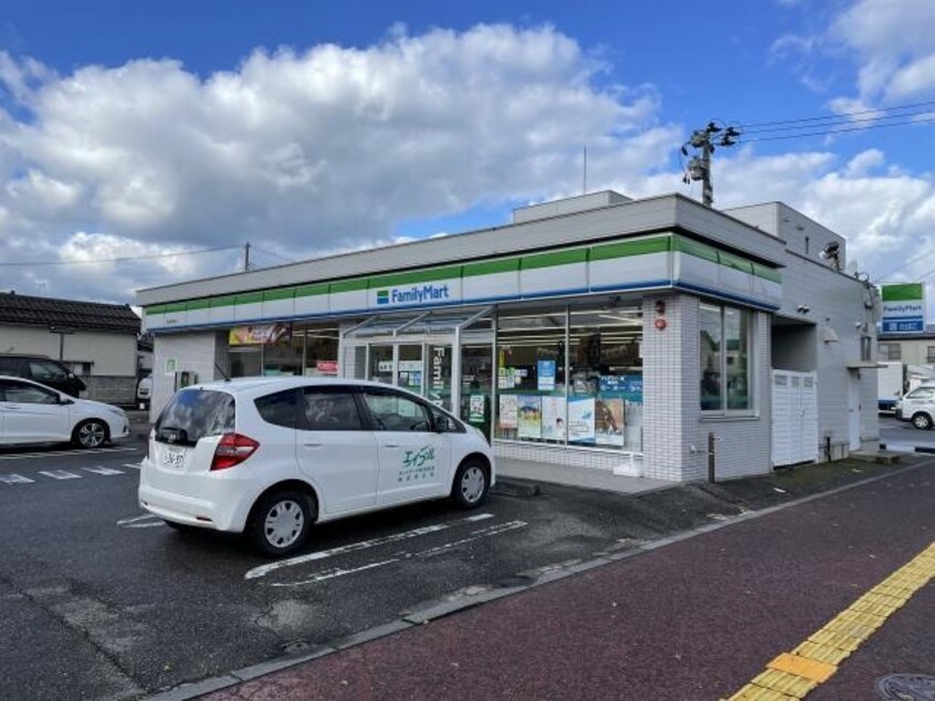 ファミリーマート新潟長者町店(コンビニ)まで706m ＥＴＥＲＮＡ　ＥＡＳＴ