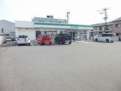 ファミリーマート新潟寺山二丁目店(コンビニ)まで127m ニューライフ