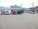 ファミリーマート新潟寺山二丁目店(コンビニ)まで127m ニューライフ