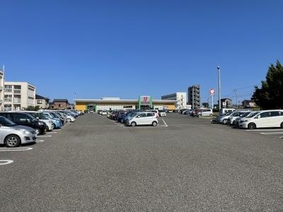 ウオロク亀田店(スーパー)まで1378m 船戸山貸家