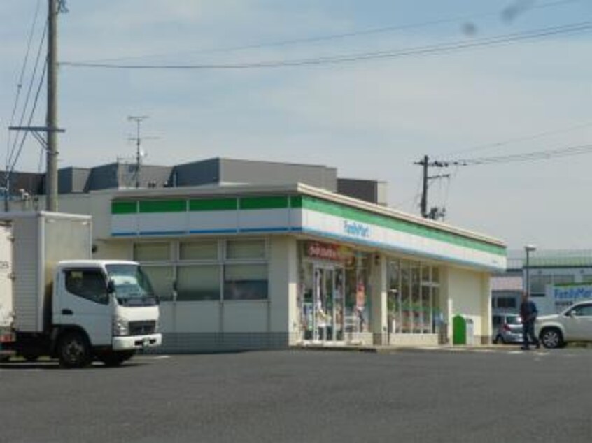 ファミリーマート新潟紫竹二丁目店(コンビニ)まで541m Hanano