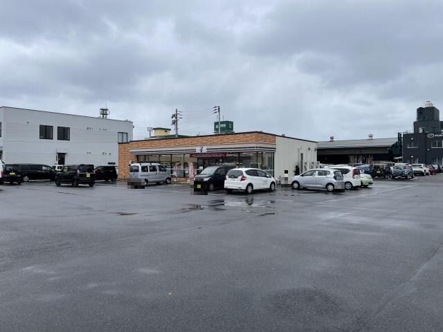 セブンイレブン新潟卸新町1丁目店(コンビニ)まで709m Maison de Rich 中山 Annex