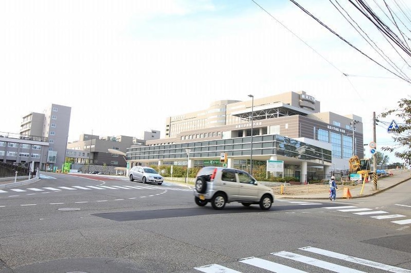 新潟大学医歯学総合病院(病院)まで885m プチメゾン