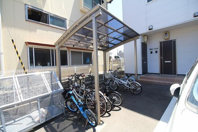 前面道路 FERIO万代