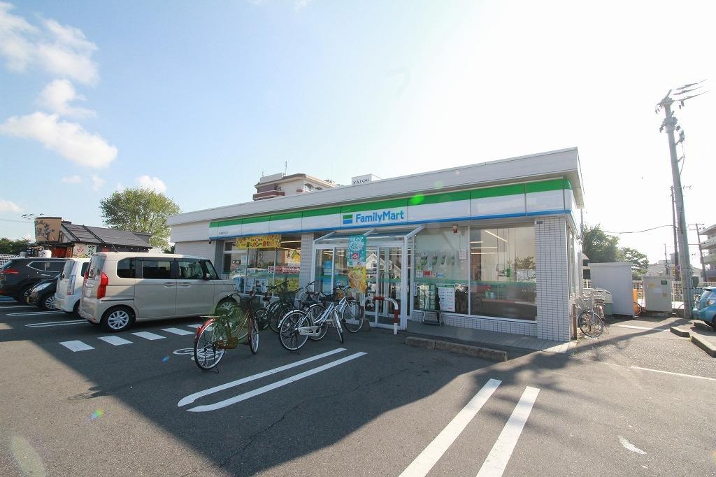 ファミリーマート新潟紫竹山店(コンビニ)まで576m リベルテ紫竹山