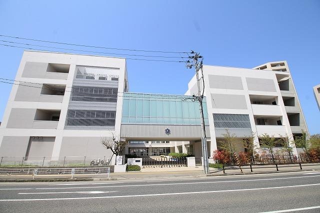 新潟市立南万代小学校(小学校)まで835m アメニティ万代