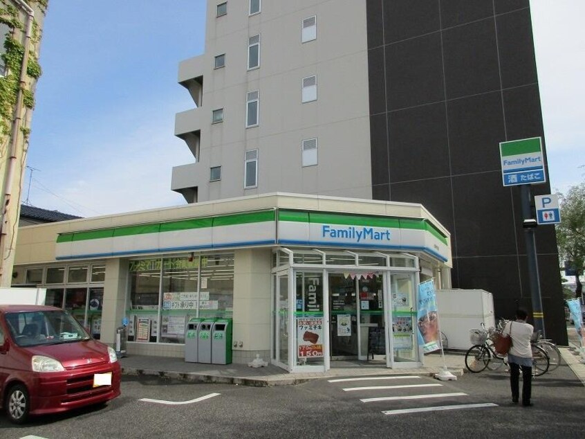 ファミリーマート新潟医学町通店(コンビニ)まで605m フラワーズプレイス