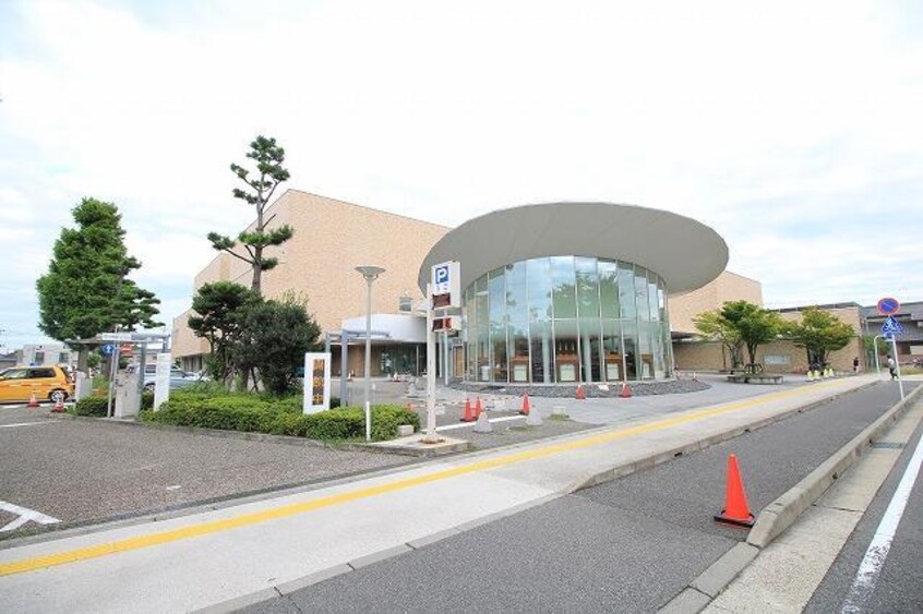 新潟市立中央図書館(図書館)まで550m メイプルA・B