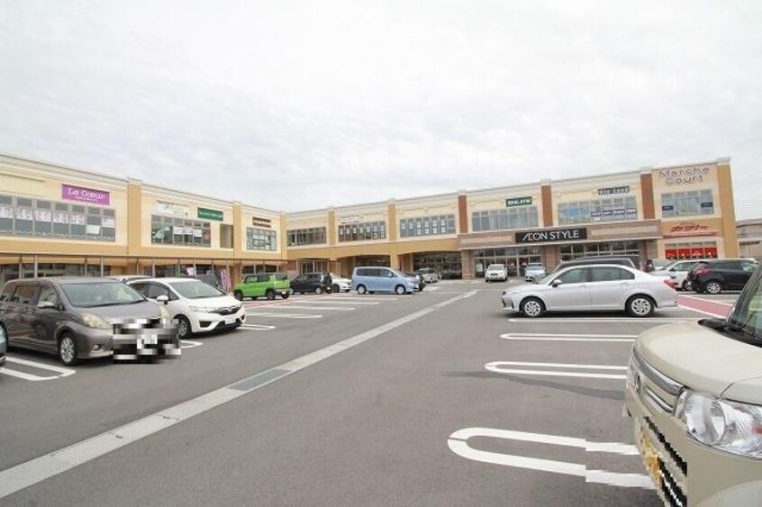 イオンスタイル上所(スーパー)まで863m ビエンナ