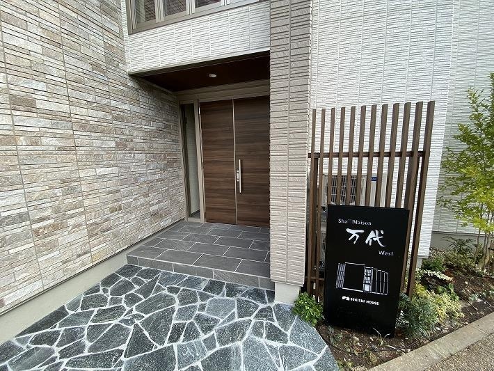  シャーメゾン万代ウェスト