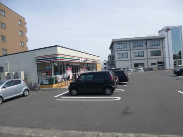 セブン-イレブン 新潟弁天橋店(コンビニ)まで900m ヴィラコートサクラ