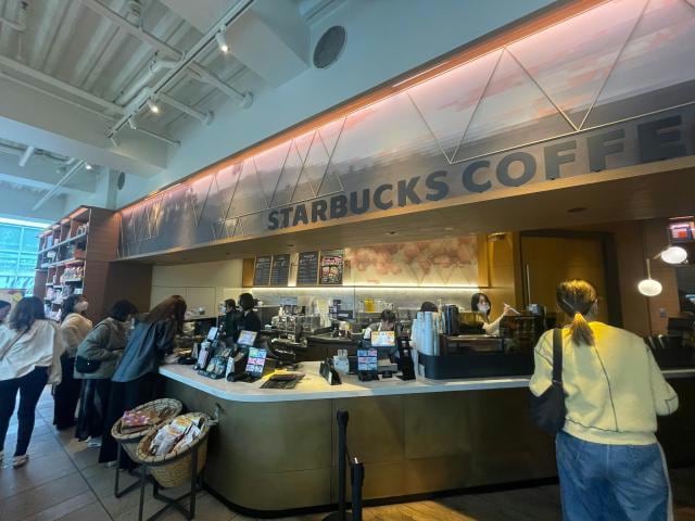 スターバックスコーヒー代官山蔦屋書店(その他飲食（ファミレスなど）)まで551m テル代官山